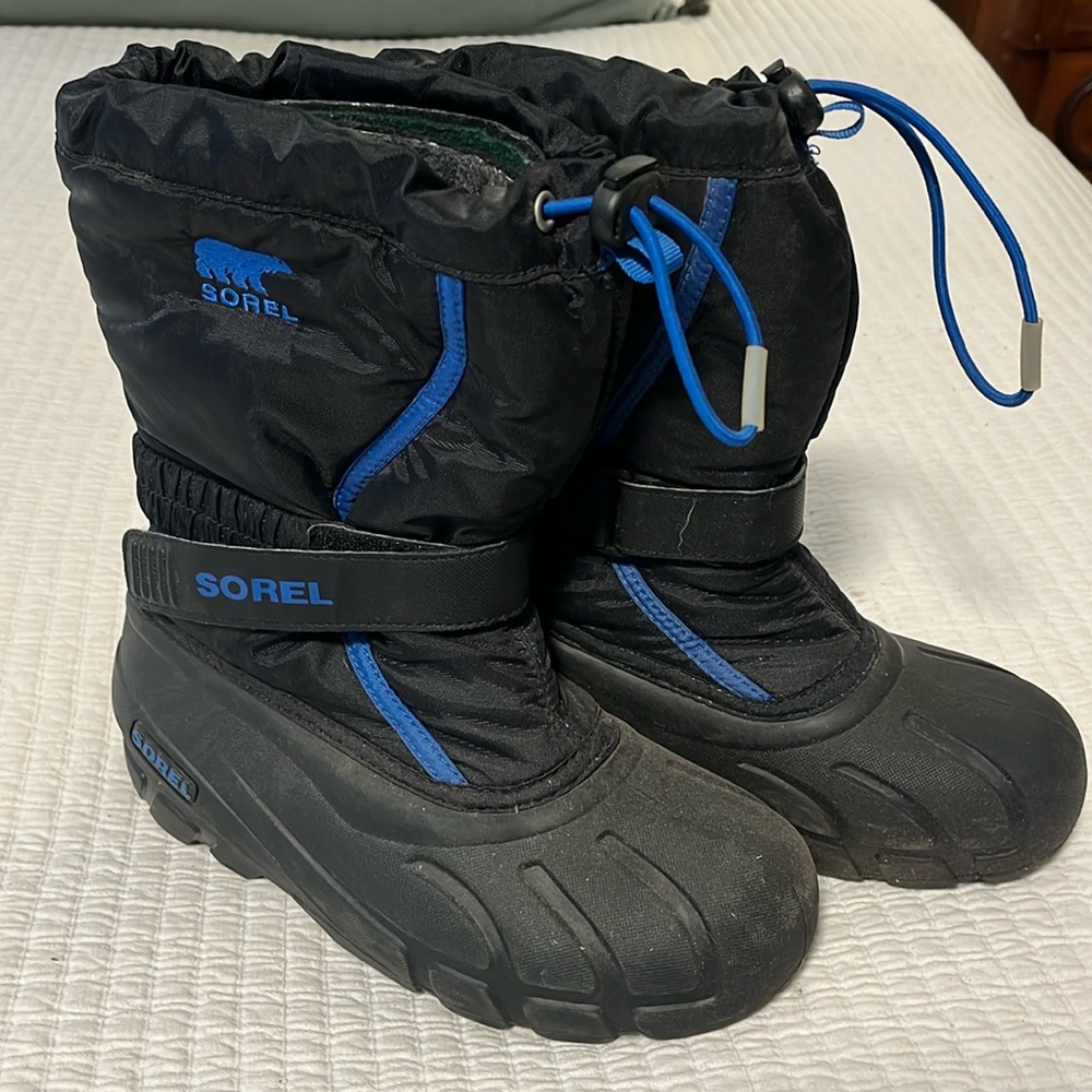 Sorel kids size 4 snow boots
